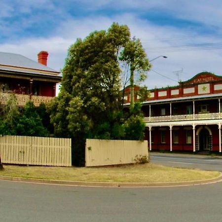 Historic Star Lodge And Station Masters House ナランデラ エクステリア 写真