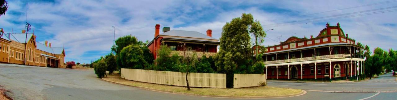 Historic Star Lodge And Station Masters House ナランデラ エクステリア 写真