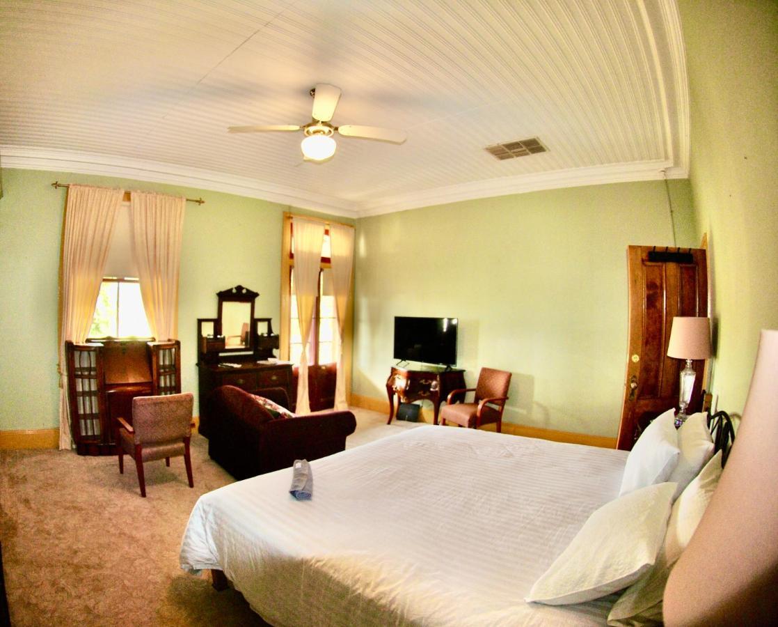 Historic Star Lodge And Station Masters House ナランデラ エクステリア 写真