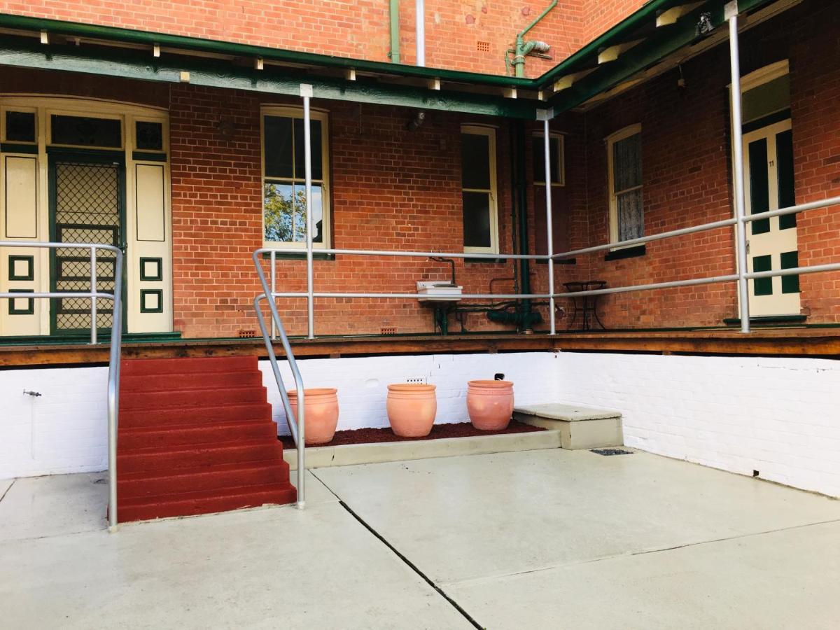 Historic Star Lodge And Station Masters House ナランデラ エクステリア 写真